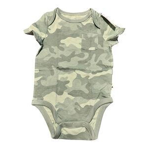babyGAP Short-Sleeved Camo Bodysuit 18-24 Months In Green NWT!